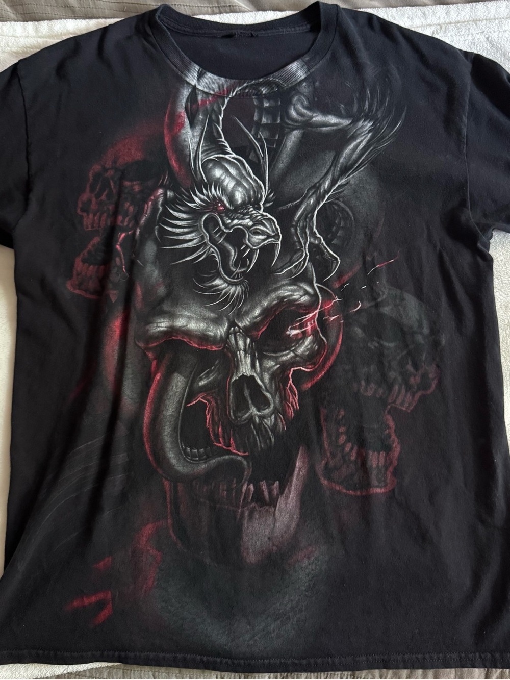 Gildan Black Short Sleeve Tee with Skull and Dragon Graphic